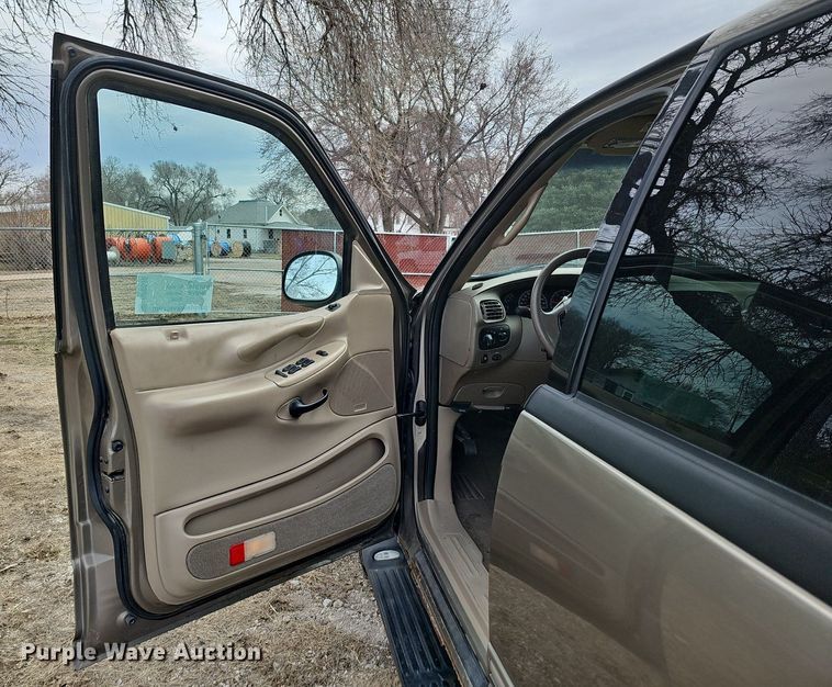 image for item DP0806 2002 Ford  Expedition XLT SUV