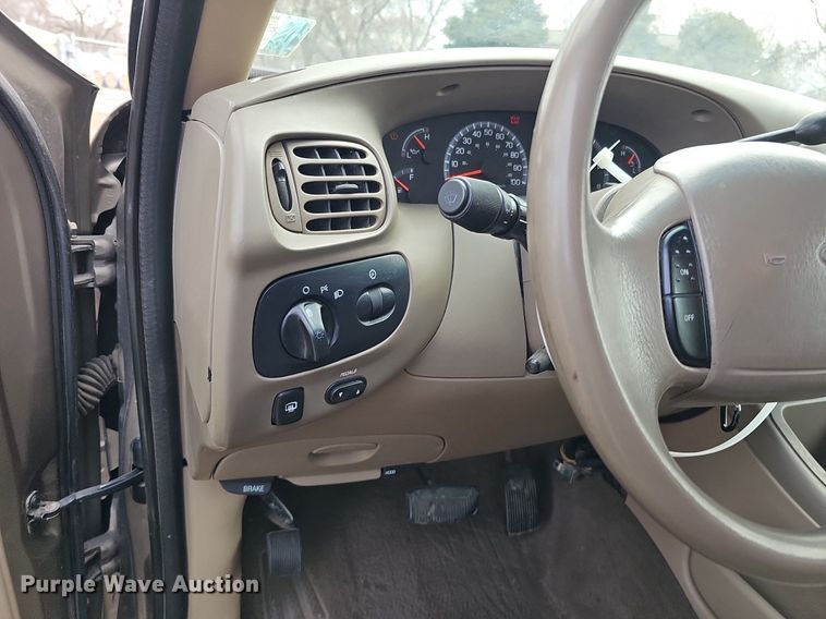 image for item DP0806 2002 Ford  Expedition XLT SUV