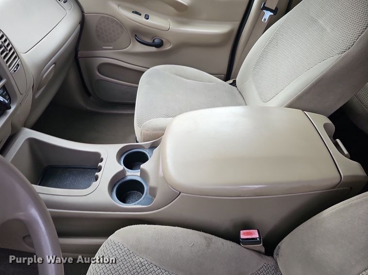 image for item DP0806 2002 Ford  Expedition XLT SUV