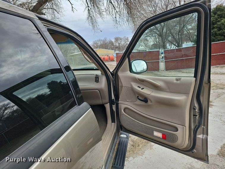 image for item DP0806 2002 Ford  Expedition XLT SUV