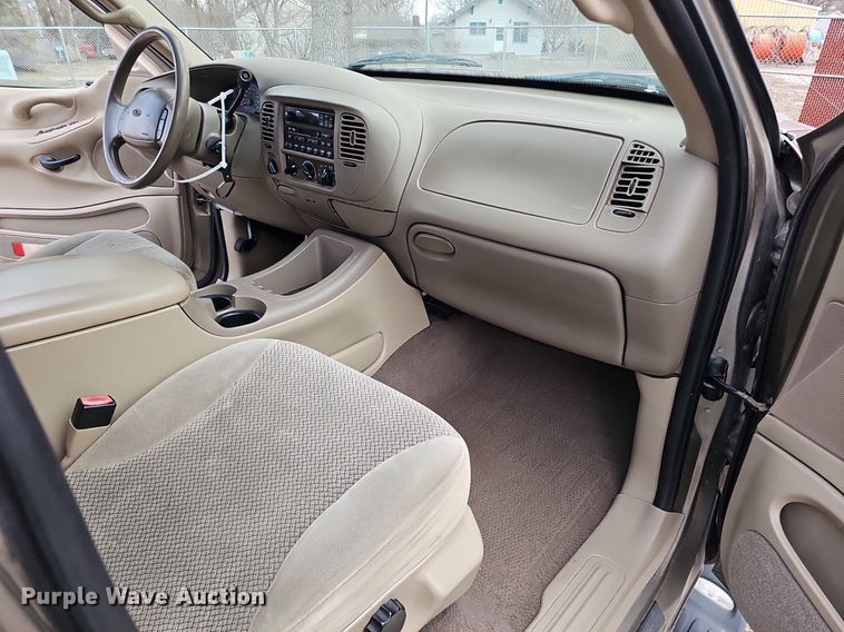 image for item DP0806 2002 Ford  Expedition XLT SUV