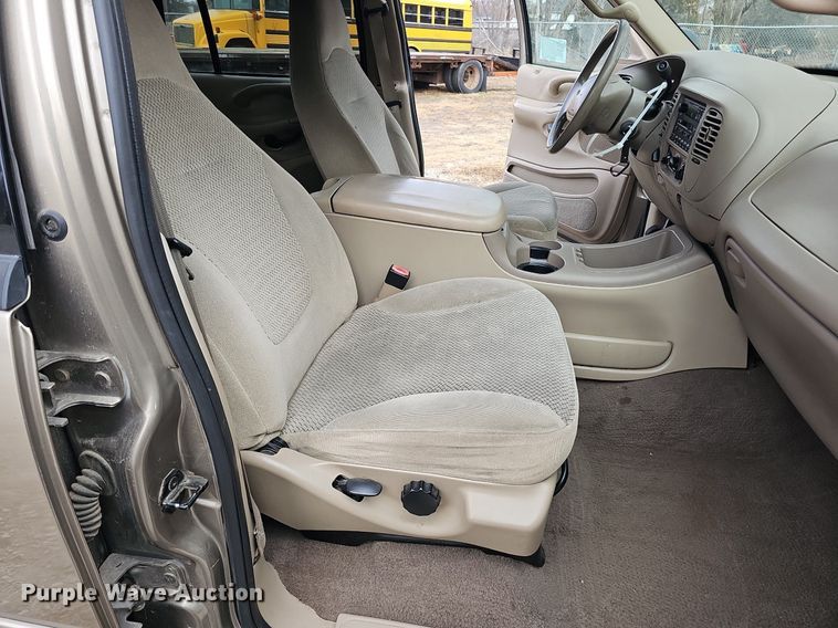 image for item DP0806 2002 Ford  Expedition XLT SUV