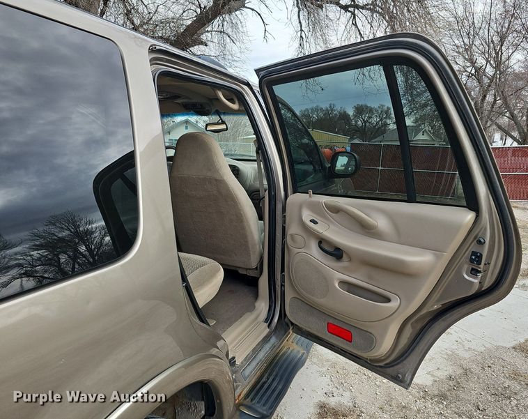 image for item DP0806 2002 Ford  Expedition XLT SUV