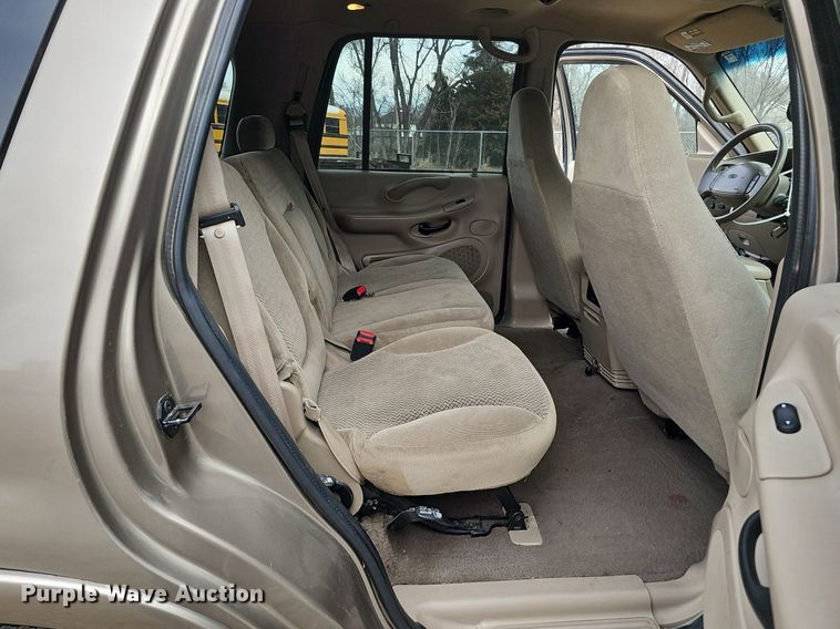 image for item DP0806 2002 Ford  Expedition XLT SUV