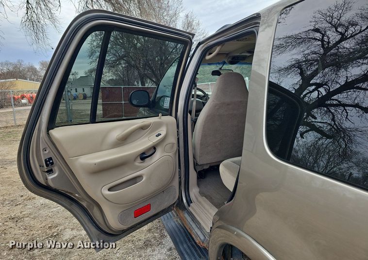 image for item DP0806 2002 Ford  Expedition XLT SUV