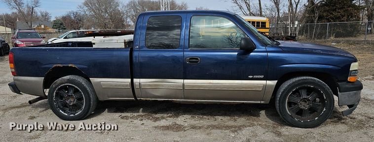 image for item DP0809 1999 Chevrolet Silverado LS Ext. Cab pickup truck