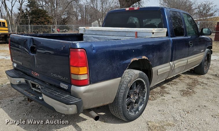 image for item DP0809 1999 Chevrolet Silverado LS Ext. Cab pickup truck