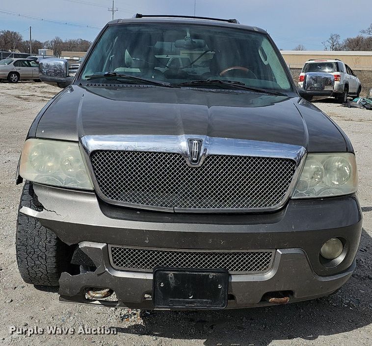 image for item DP0811 2004 Lincoln Navigator SUV