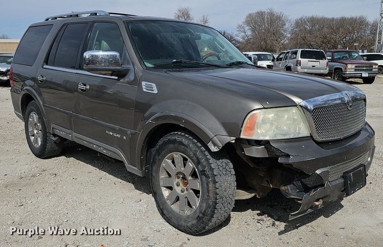image for item DP0811 2004 Lincoln Navigator SUV
