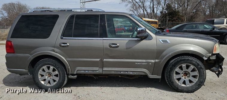 image for item DP0811 2004 Lincoln Navigator SUV