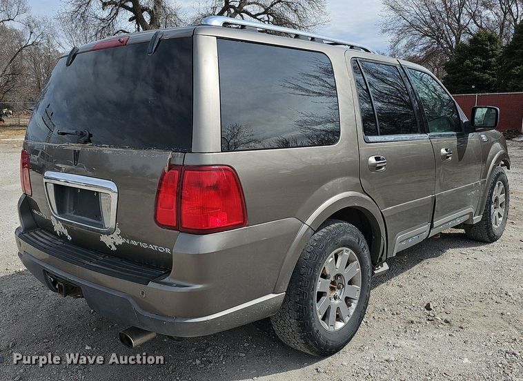 image for item DP0811 2004 Lincoln Navigator SUV