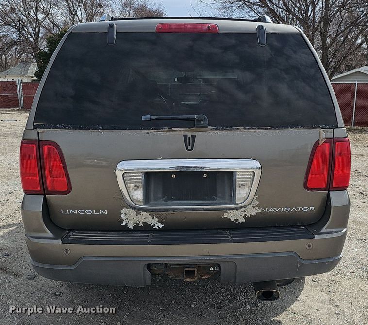 image for item DP0811 2004 Lincoln Navigator SUV
