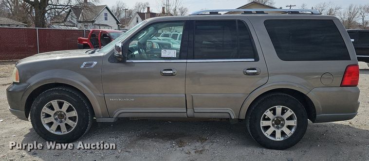 image for item DP0811 2004 Lincoln Navigator SUV