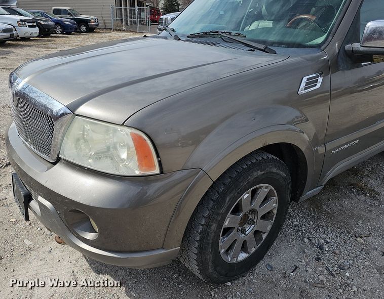 image for item DP0811 2004 Lincoln Navigator SUV