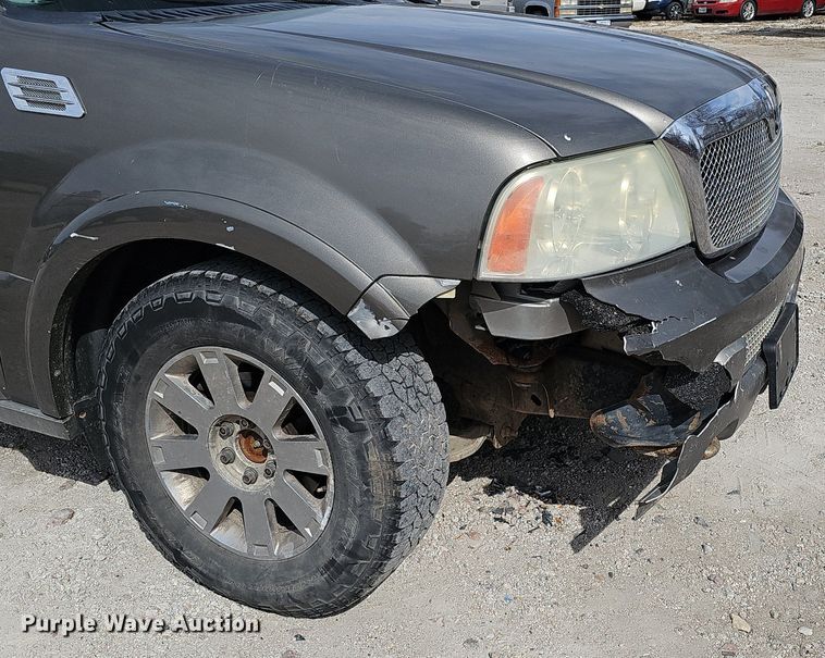 image for item DP0811 2004 Lincoln Navigator SUV