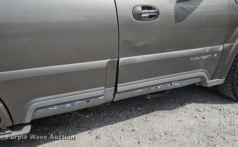 image for item DP0811 2004 Lincoln Navigator SUV