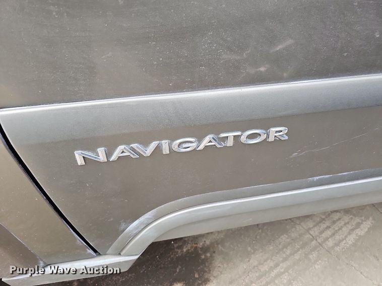 image for item DP0811 2004 Lincoln Navigator SUV