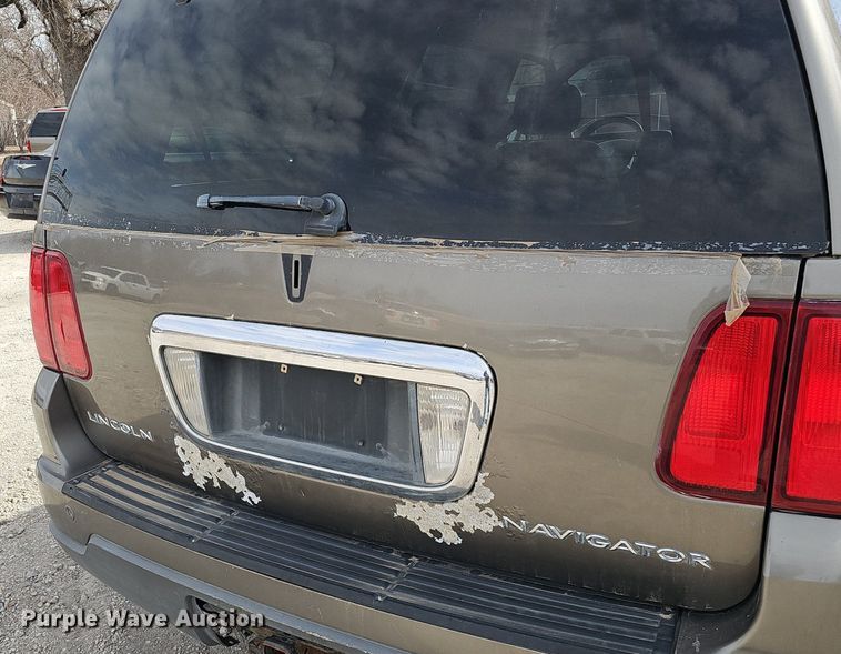image for item DP0811 2004 Lincoln Navigator SUV