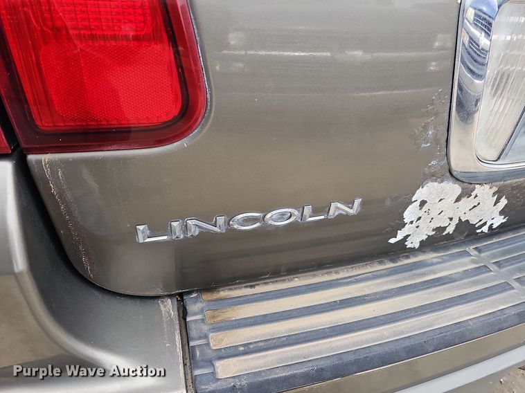 image for item DP0811 2004 Lincoln Navigator SUV