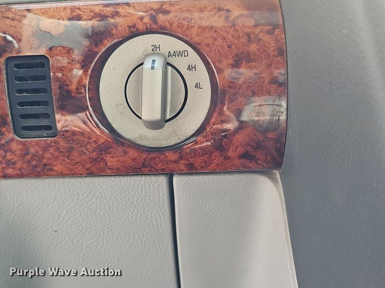 image for item DP0811 2004 Lincoln Navigator SUV