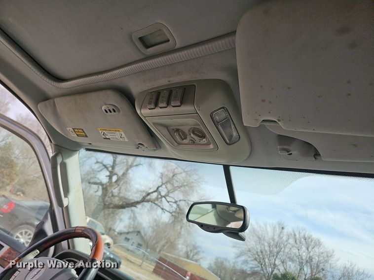 image for item DP0811 2004 Lincoln Navigator SUV