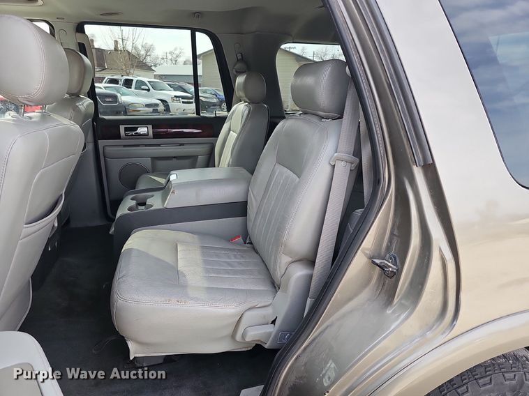 image for item DP0811 2004 Lincoln Navigator SUV