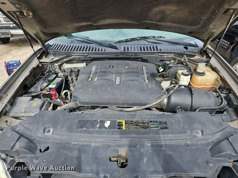 image for item DP0811 2004 Lincoln Navigator SUV