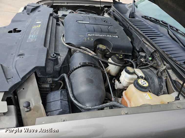 image for item DP0811 2004 Lincoln Navigator SUV