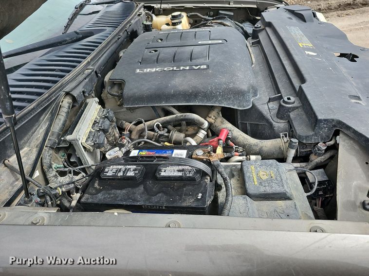 image for item DP0811 2004 Lincoln Navigator SUV