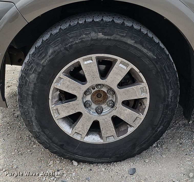 image for item DP0811 2004 Lincoln Navigator SUV