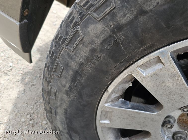 image for item DP0811 2004 Lincoln Navigator SUV