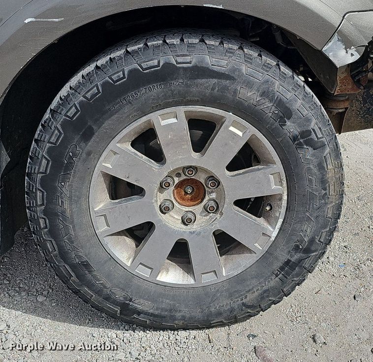 image for item DP0811 2004 Lincoln Navigator SUV