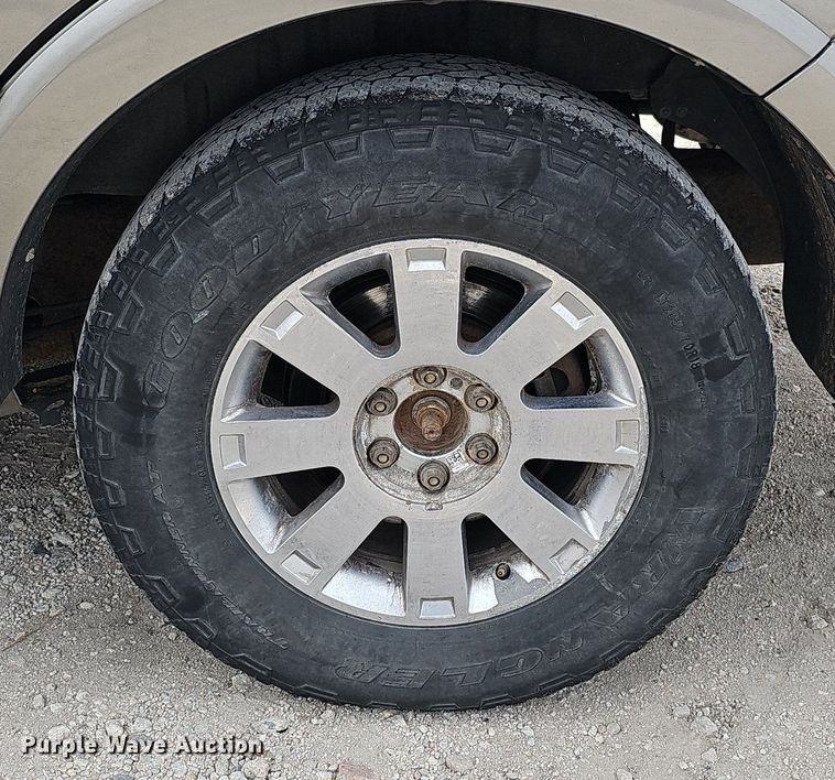 image for item DP0811 2004 Lincoln Navigator SUV