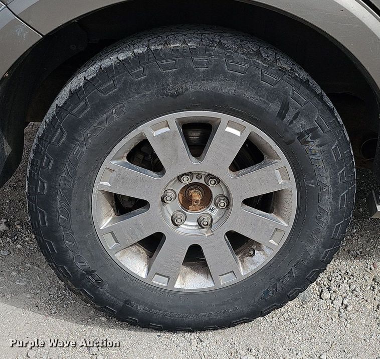 image for item DP0811 2004 Lincoln Navigator SUV