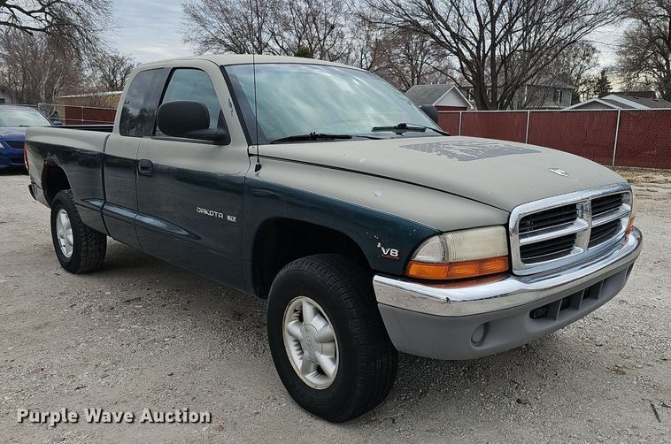 image for item DP0815 1997 Dodge Dakota SLT Club Cab pickup truck