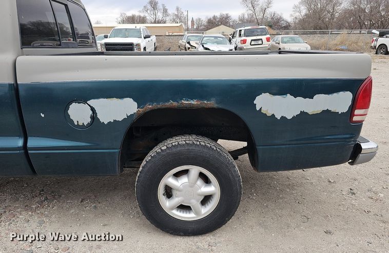 image for item DP0815 1997 Dodge Dakota SLT Club Cab pickup truck