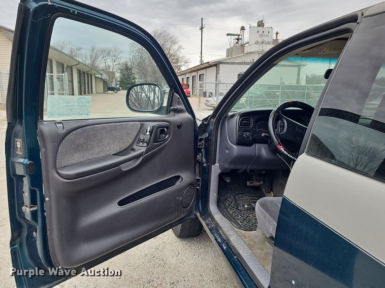 image for item DP0815 1997 Dodge Dakota SLT Club Cab pickup truck