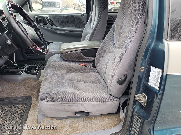 image for item DP0815 1997 Dodge Dakota SLT Club Cab pickup truck