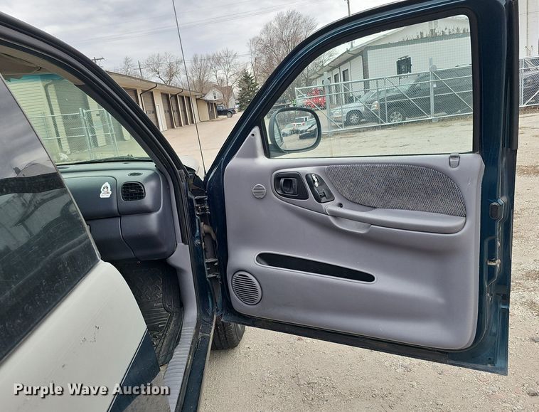 image for item DP0815 1997 Dodge Dakota SLT Club Cab pickup truck