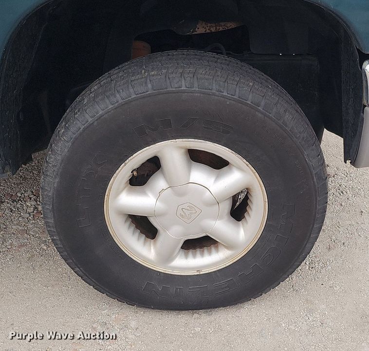 image for item DP0815 1997 Dodge Dakota SLT Club Cab pickup truck