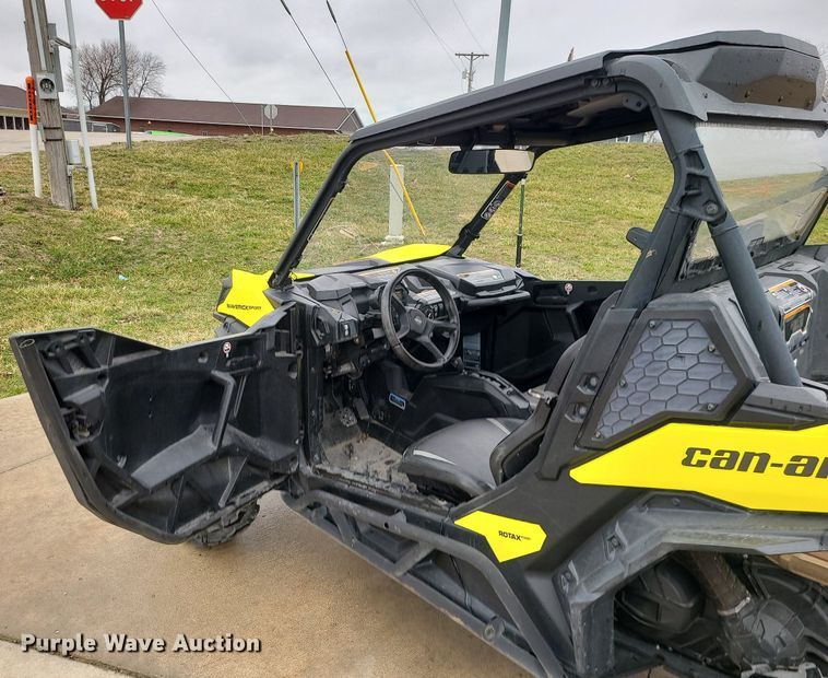 image for item DP1294 2019 Can-Am Maverick sport utility vehicle