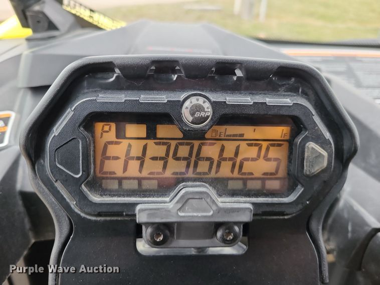 image for item DP1294 2019 Can-Am Maverick sport utility vehicle