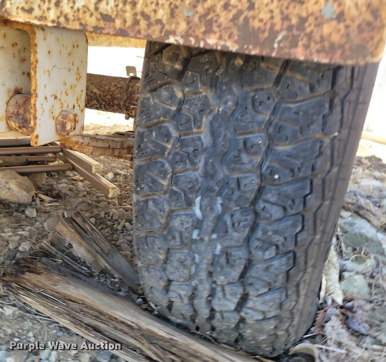 image for item DP1302 1991 Hesco 1500 10 power unit trailer