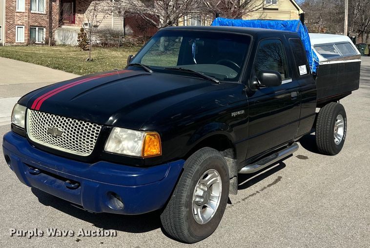 image for item DQ6332 2001 Ford Ranger SuperCab flatbed pickup truck