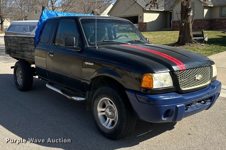 image for item DQ6332 2001 Ford Ranger SuperCab flatbed pickup truck