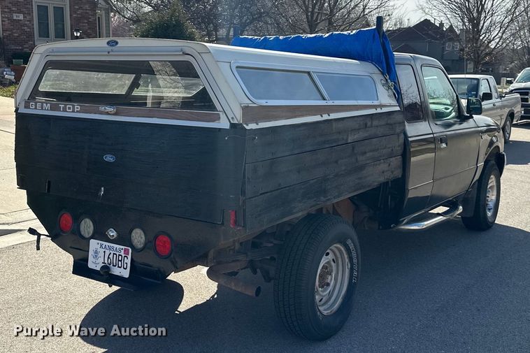 image for item DQ6332 2001 Ford Ranger SuperCab flatbed pickup truck