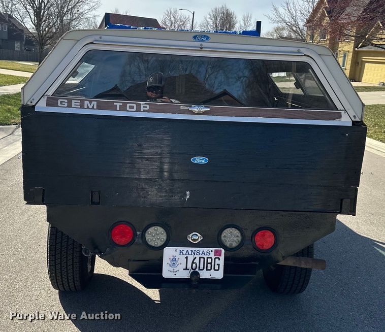 image for item DQ6332 2001 Ford Ranger SuperCab flatbed pickup truck