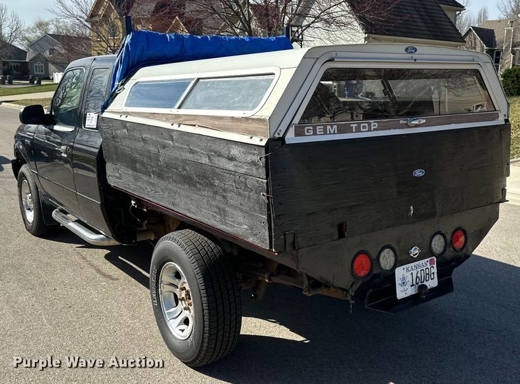 image for item DQ6332 2001 Ford Ranger SuperCab flatbed pickup truck