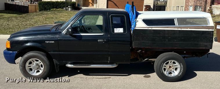 image for item DQ6332 2001 Ford Ranger SuperCab flatbed pickup truck