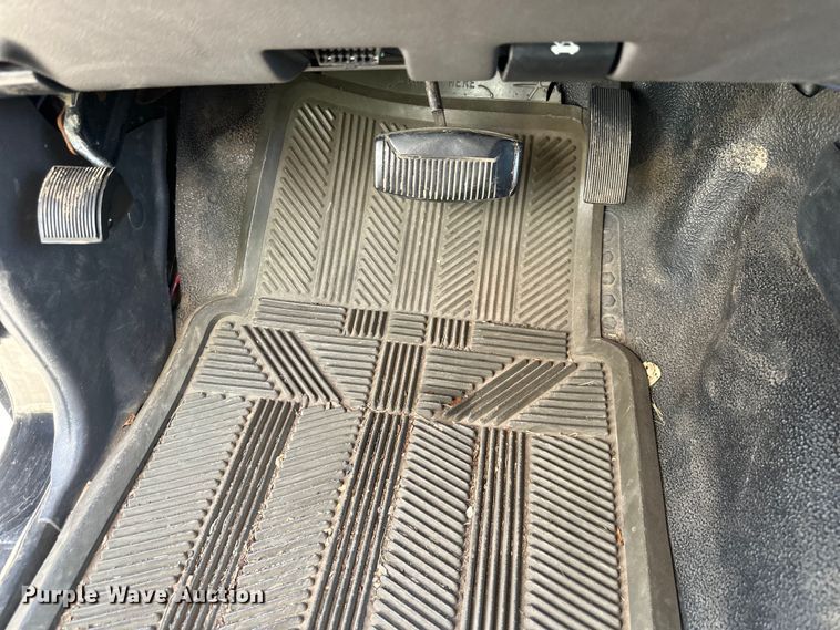 image for item DQ6332 2001 Ford Ranger SuperCab flatbed pickup truck